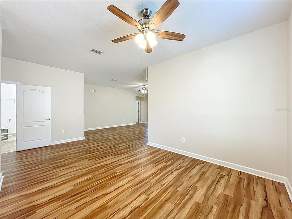 For Rent: $2,400 (3 beds, 2 baths, 1672 Square Feet)
