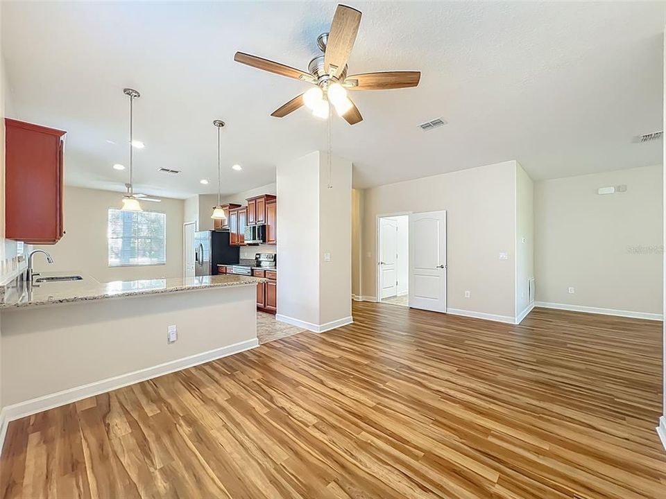 For Rent: $2,400 (3 beds, 2 baths, 1672 Square Feet)