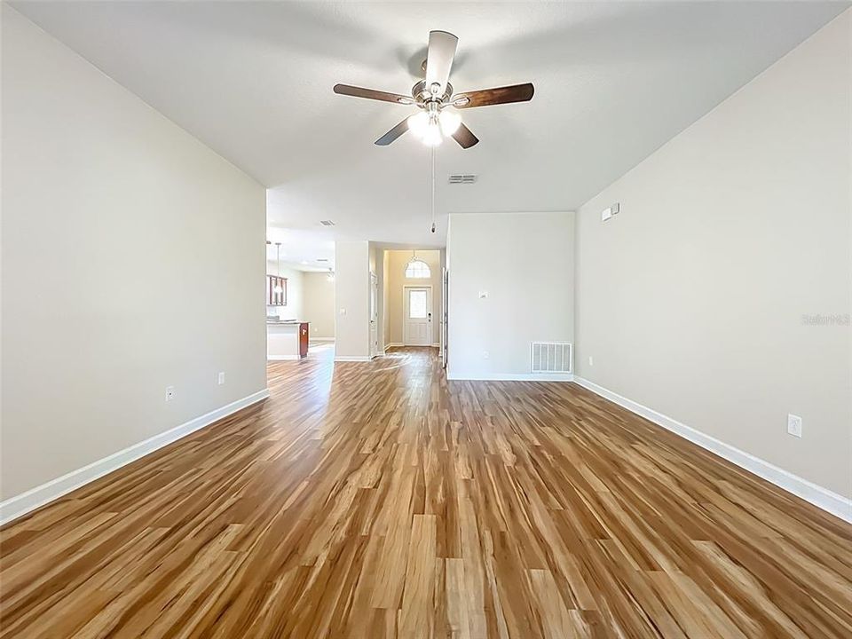 For Rent: $2,400 (3 beds, 2 baths, 1672 Square Feet)