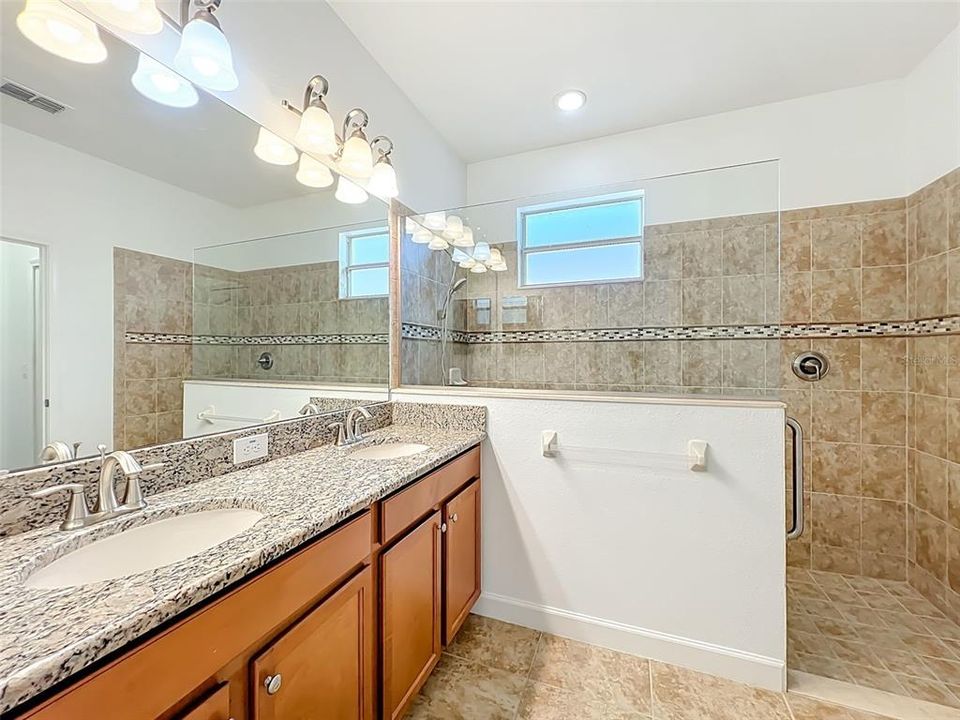 For Rent: $2,400 (3 beds, 2 baths, 1672 Square Feet)