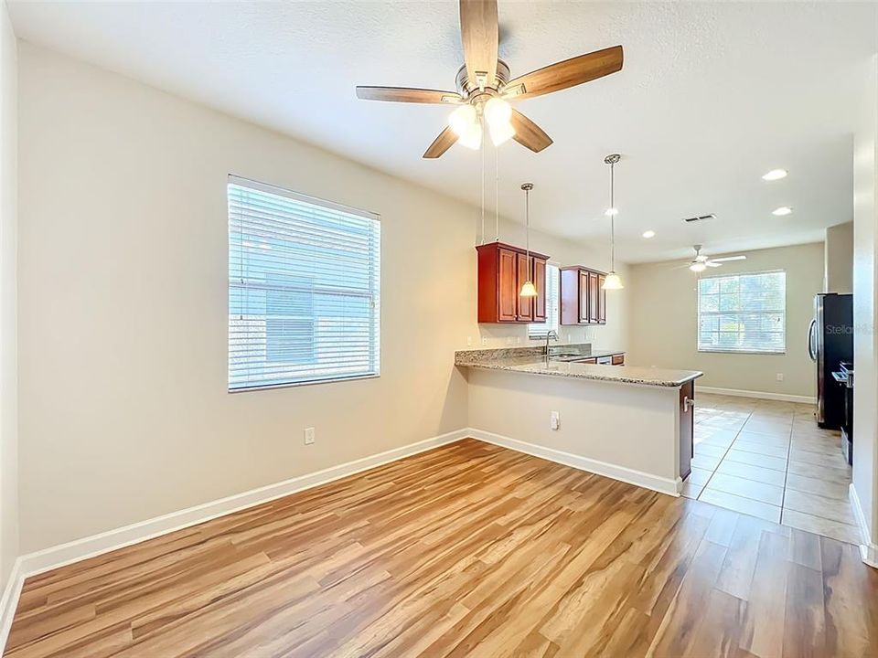 For Rent: $2,400 (3 beds, 2 baths, 1672 Square Feet)