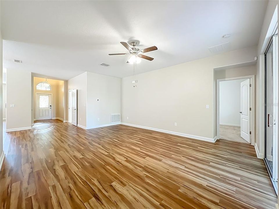 For Rent: $2,400 (3 beds, 2 baths, 1672 Square Feet)