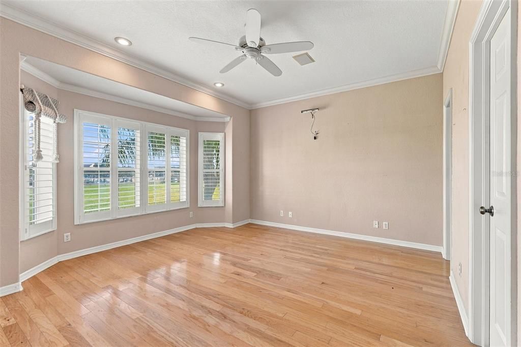 En Venta: $895,000 (3 camas, 3 baños, 2800 Pies cuadrados)