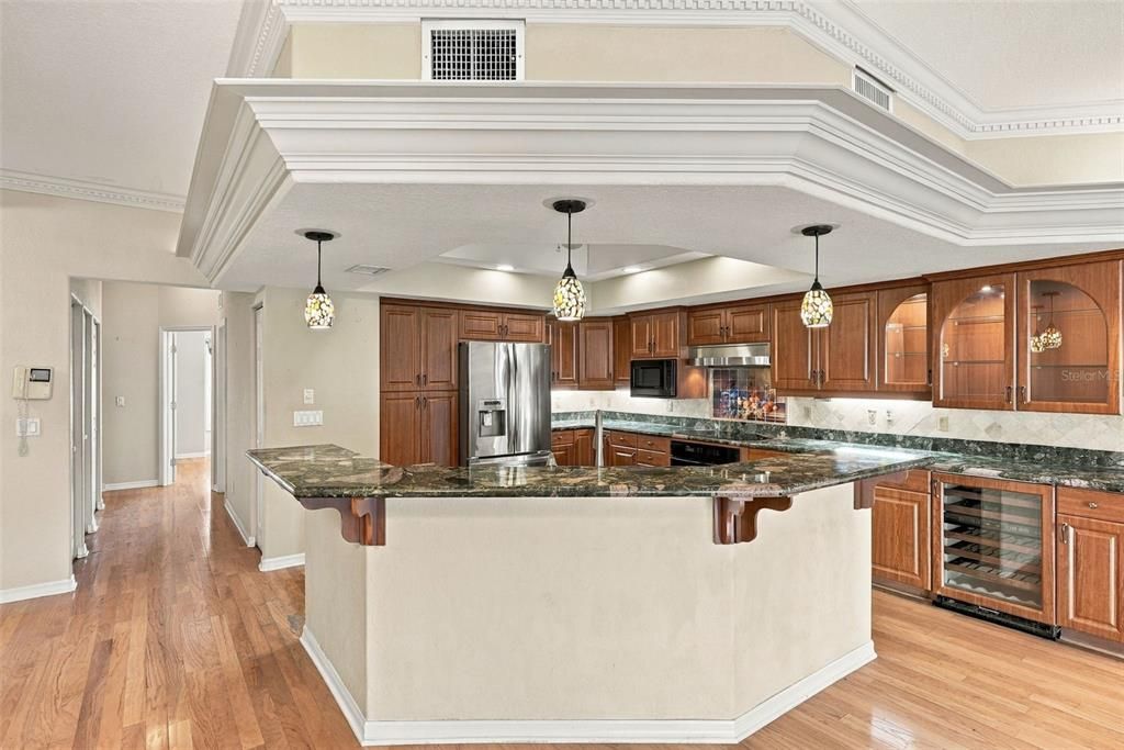En Venta: $895,000 (3 camas, 3 baños, 2800 Pies cuadrados)