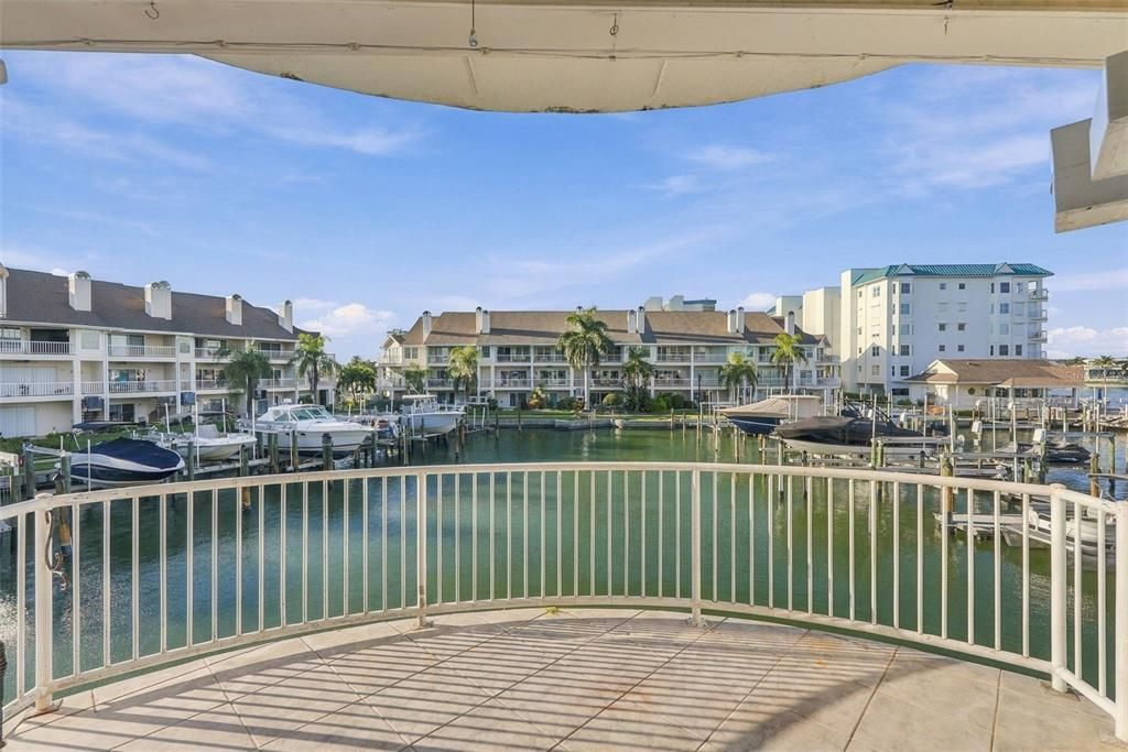 En Venta: $895,000 (3 camas, 3 baños, 2800 Pies cuadrados)