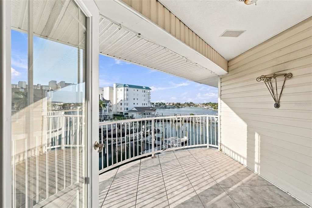 En Venta: $895,000 (3 camas, 3 baños, 2800 Pies cuadrados)