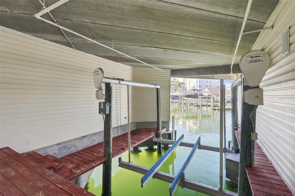 En Venta: $895,000 (3 camas, 3 baños, 2800 Pies cuadrados)