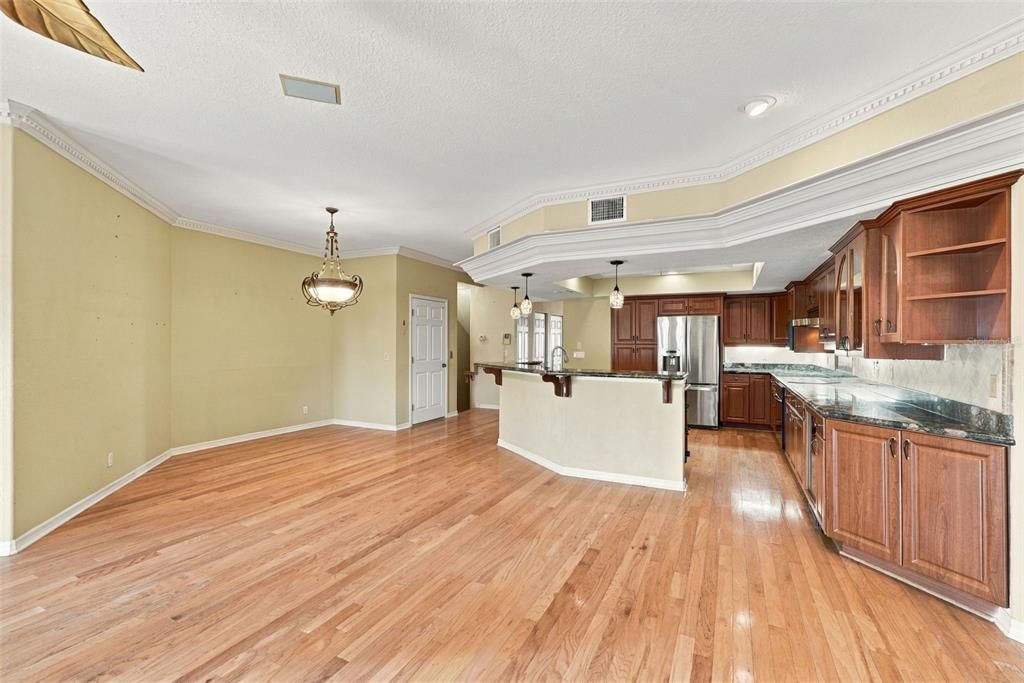 En Venta: $895,000 (3 camas, 3 baños, 2800 Pies cuadrados)