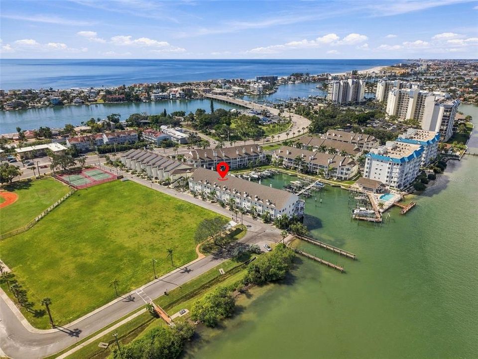En Venta: $895,000 (3 camas, 3 baños, 2800 Pies cuadrados)