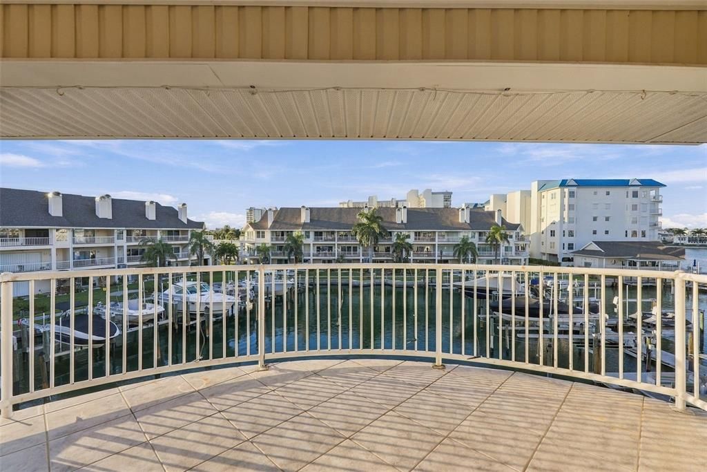 En Venta: $895,000 (3 camas, 3 baños, 2800 Pies cuadrados)