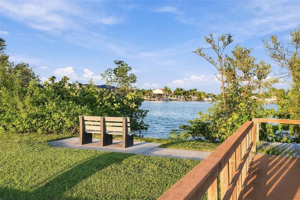 En Venta: $895,000 (3 camas, 3 baños, 2800 Pies cuadrados)