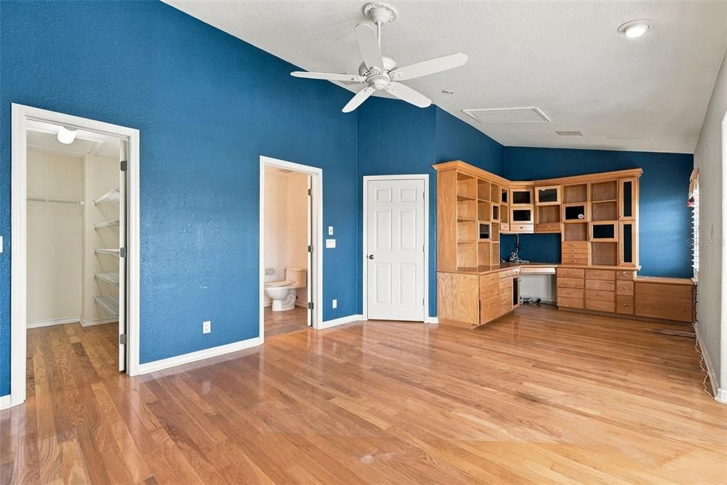 En Venta: $895,000 (3 camas, 3 baños, 2800 Pies cuadrados)