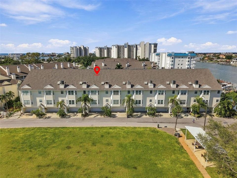 En Venta: $895,000 (3 camas, 3 baños, 2800 Pies cuadrados)