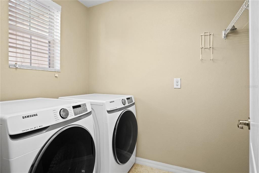 For Sale: $375,000 (3 beds, 2 baths, 1734 Square Feet)