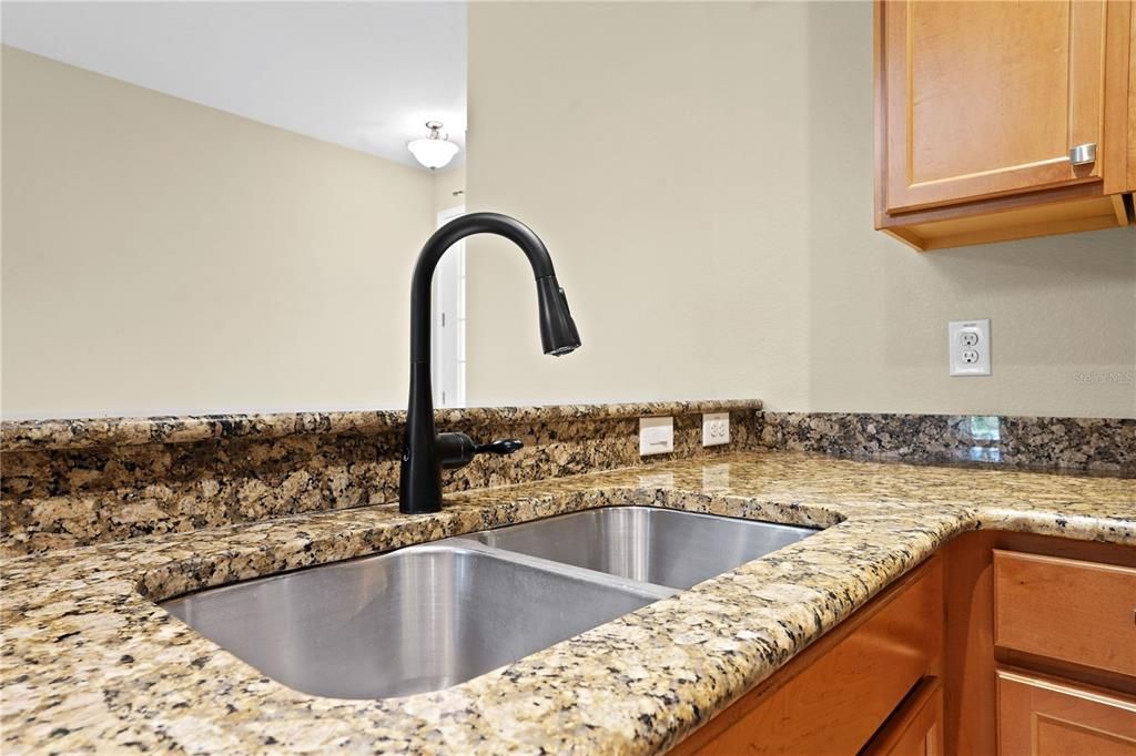 For Sale: $375,000 (3 beds, 2 baths, 1734 Square Feet)