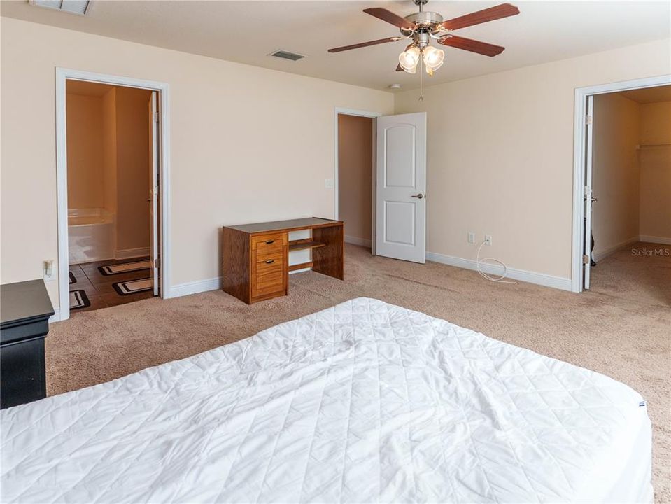 For Sale: $415,000 (4 beds, 2 baths, 2500 Square Feet)
