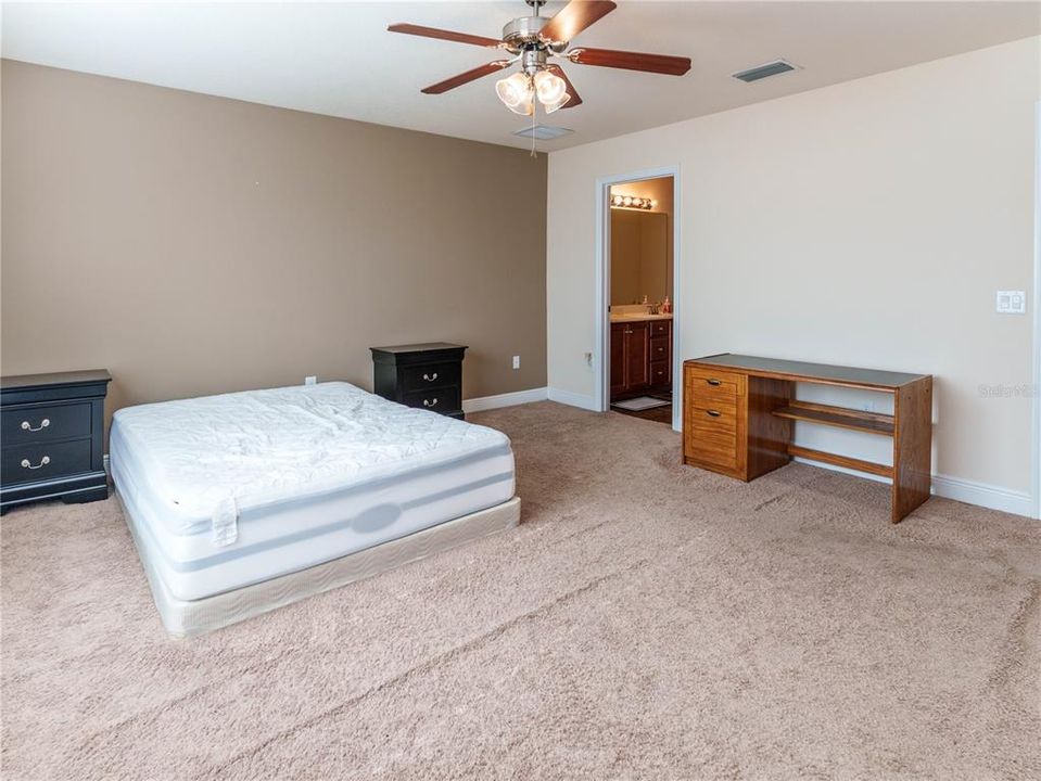 For Sale: $415,000 (4 beds, 2 baths, 2500 Square Feet)