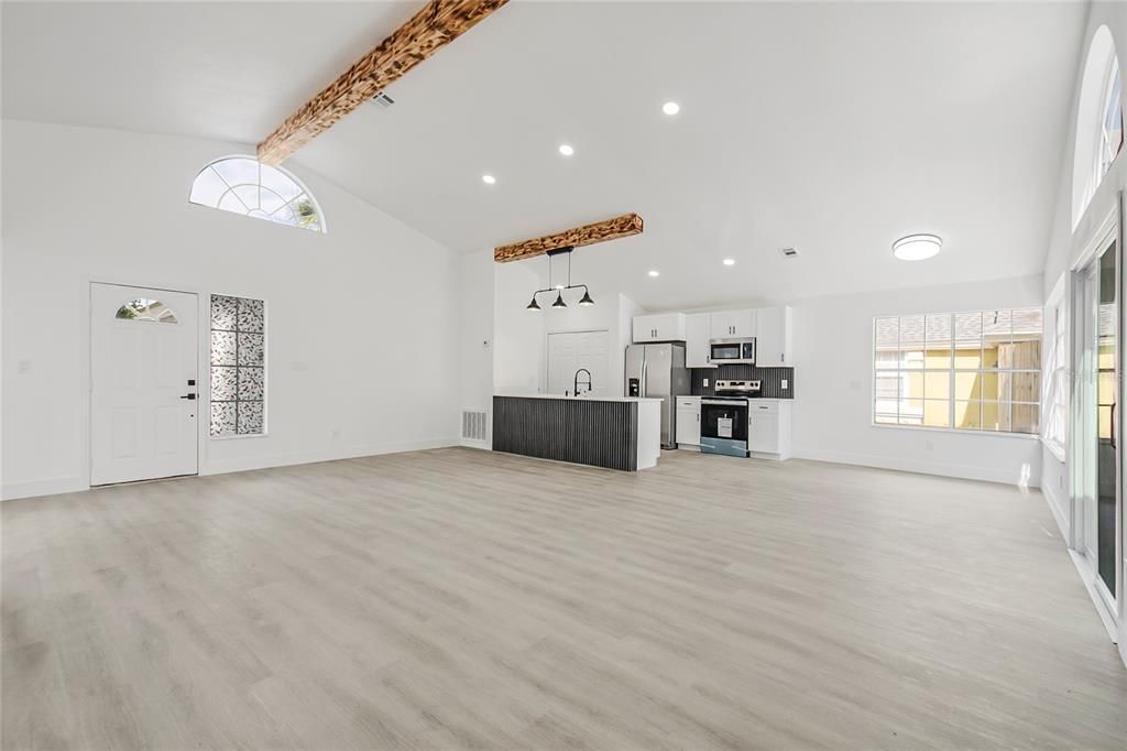 На продажу: $389,987 (3 спален, 2 ванн, 1542 Квадратных фут)