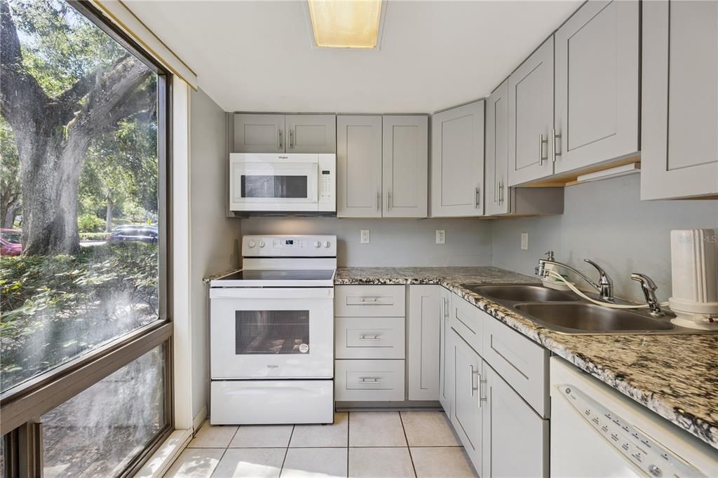For Rent: $1,595 (2 beds, 2 baths, 972 Square Feet)