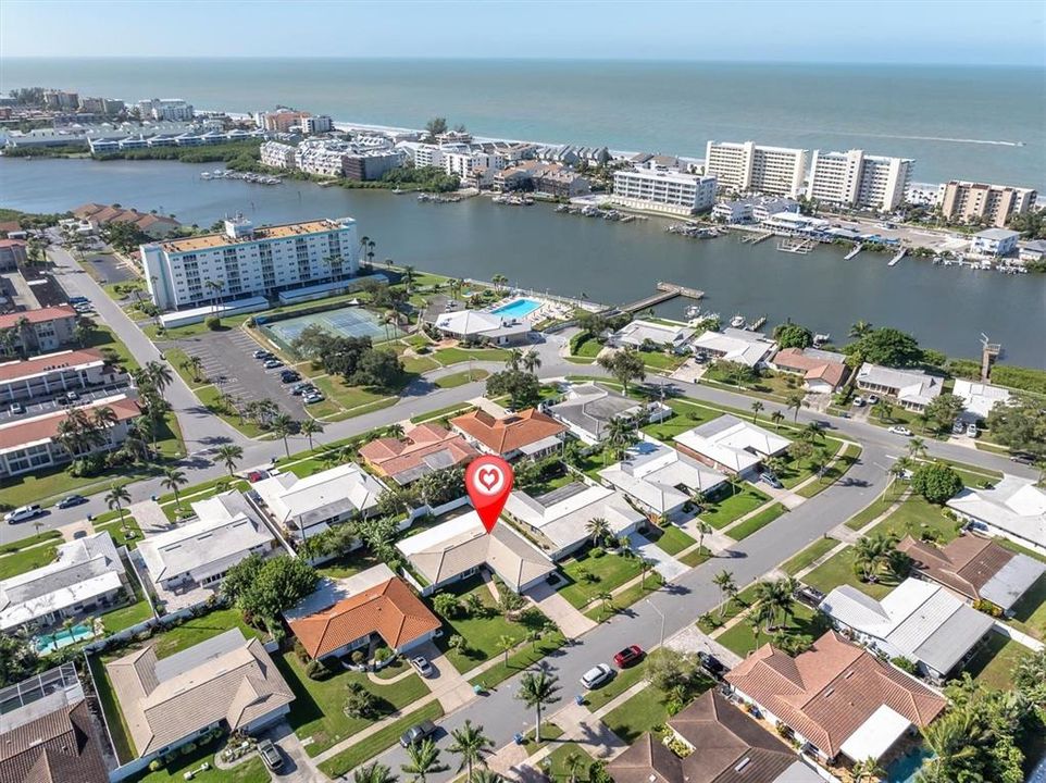 For Sale: $795,000 (4 beds, 2 baths, 2085 Square Feet)