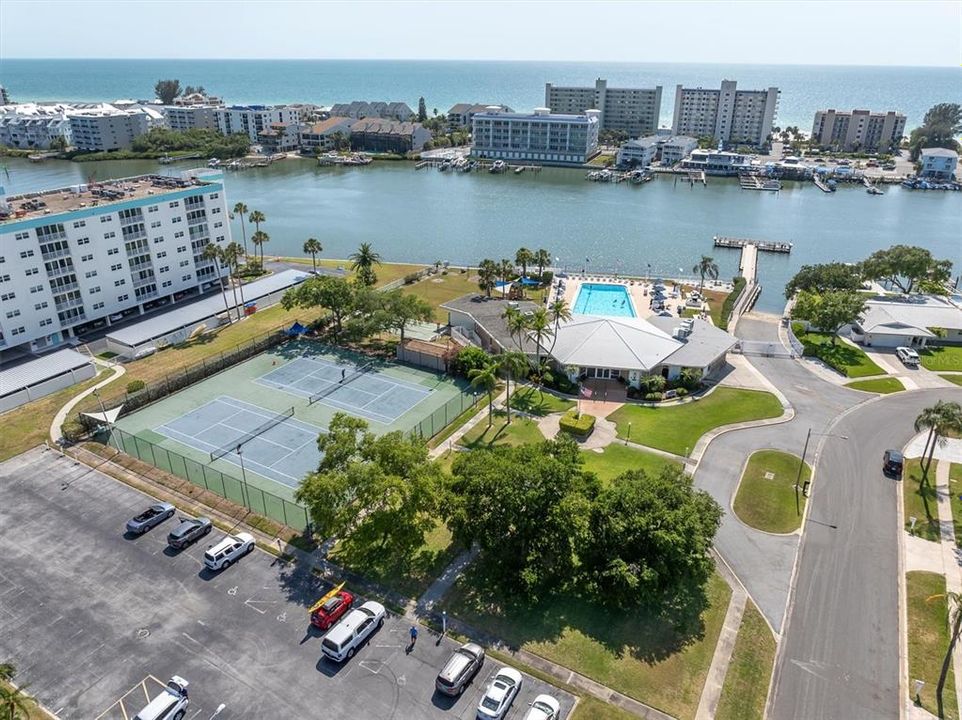 For Sale: $795,000 (4 beds, 2 baths, 2085 Square Feet)