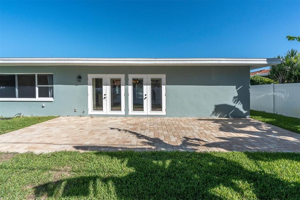 For Sale: $795,000 (4 beds, 2 baths, 2085 Square Feet)