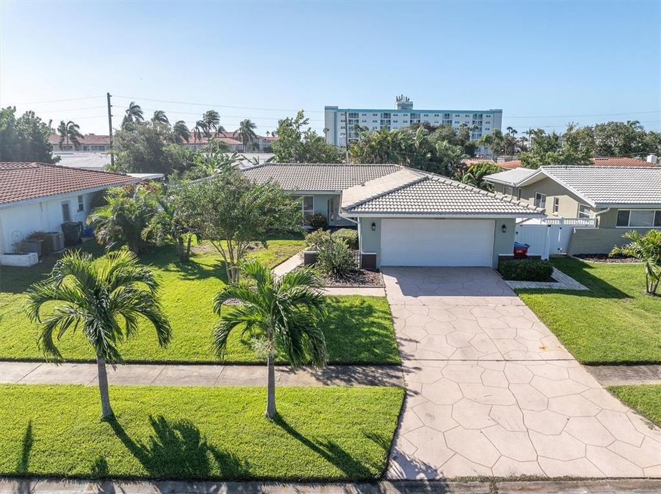 For Sale: $795,000 (4 beds, 2 baths, 2085 Square Feet)