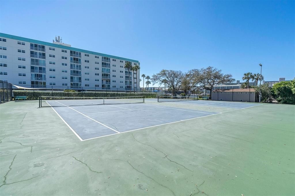 For Sale: $795,000 (4 beds, 2 baths, 2085 Square Feet)
