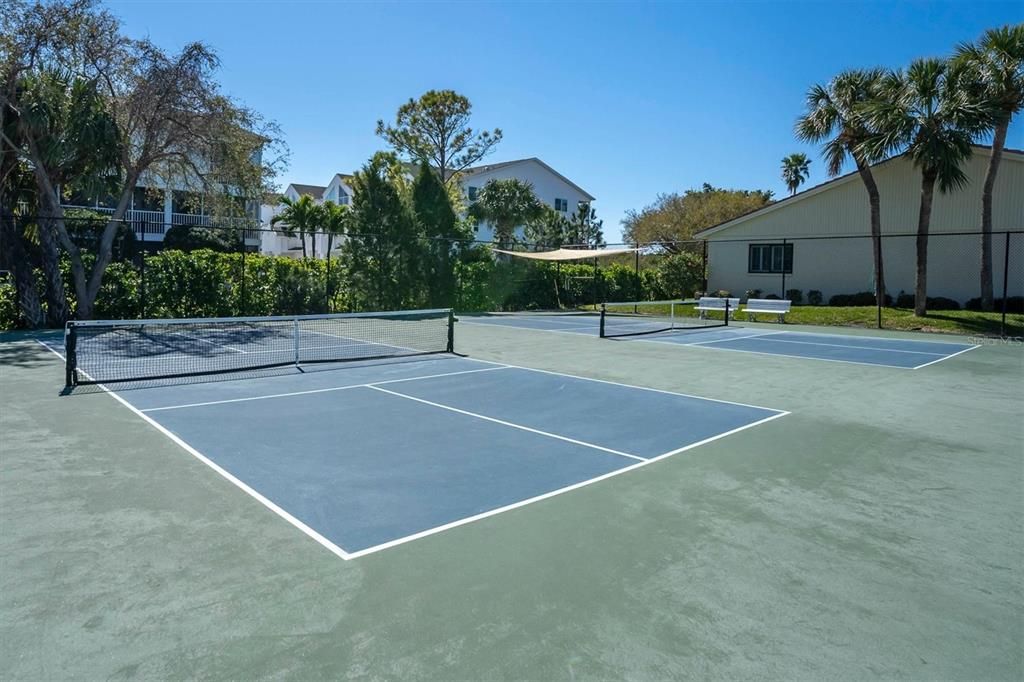For Sale: $795,000 (4 beds, 2 baths, 2085 Square Feet)