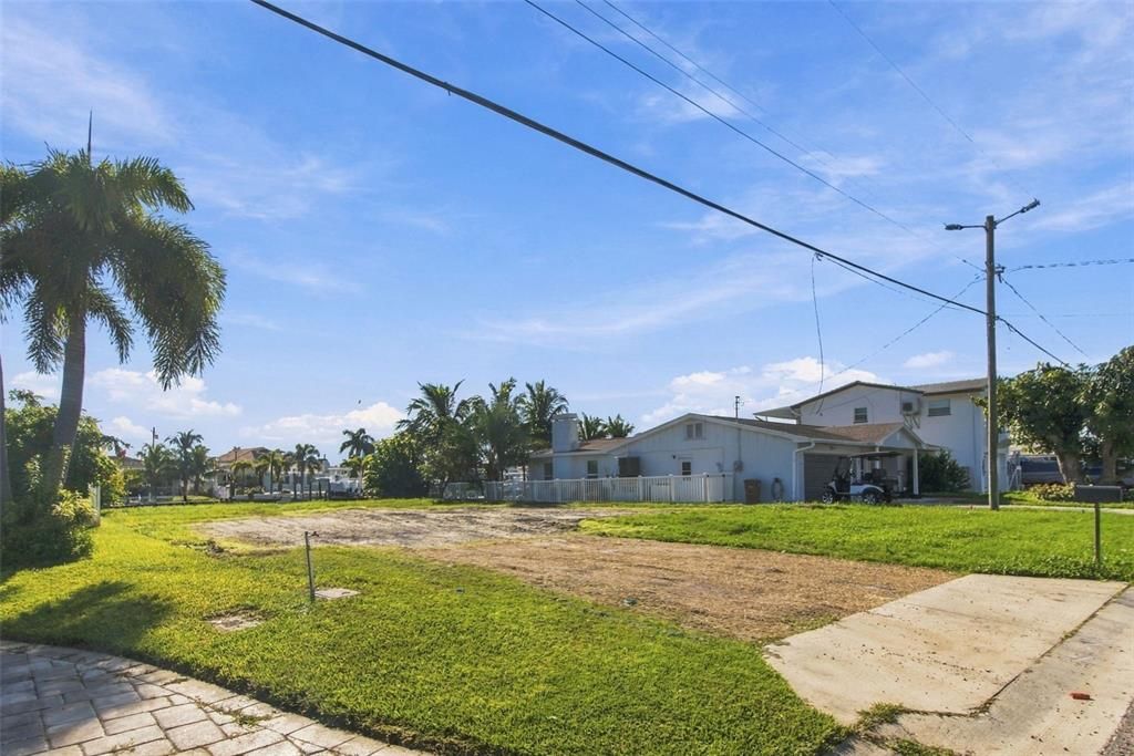 En Venta: $750,000 (0.16 acres)