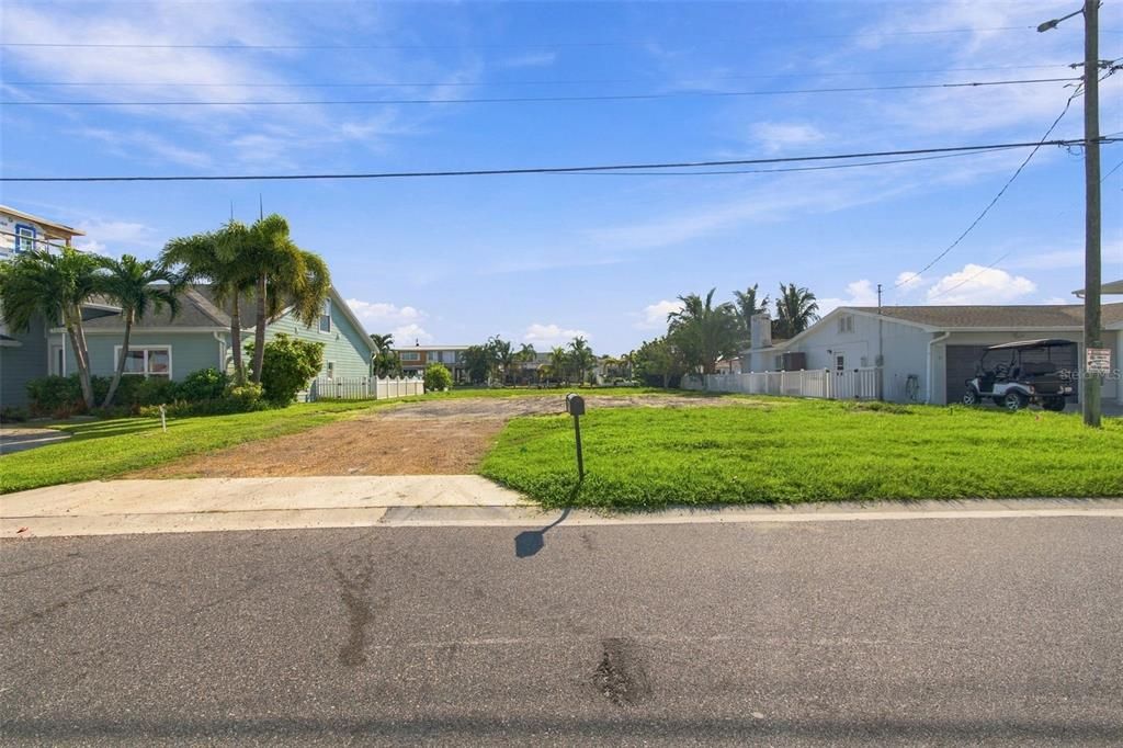 En Venta: $750,000 (0.16 acres)