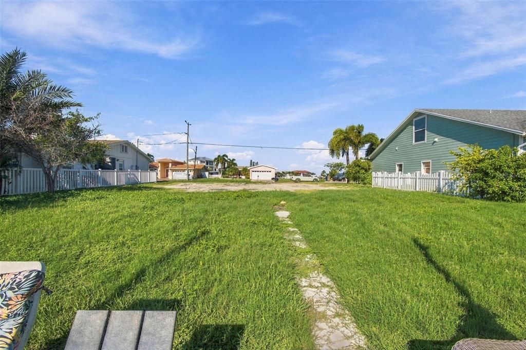 En Venta: $750,000 (0.16 acres)