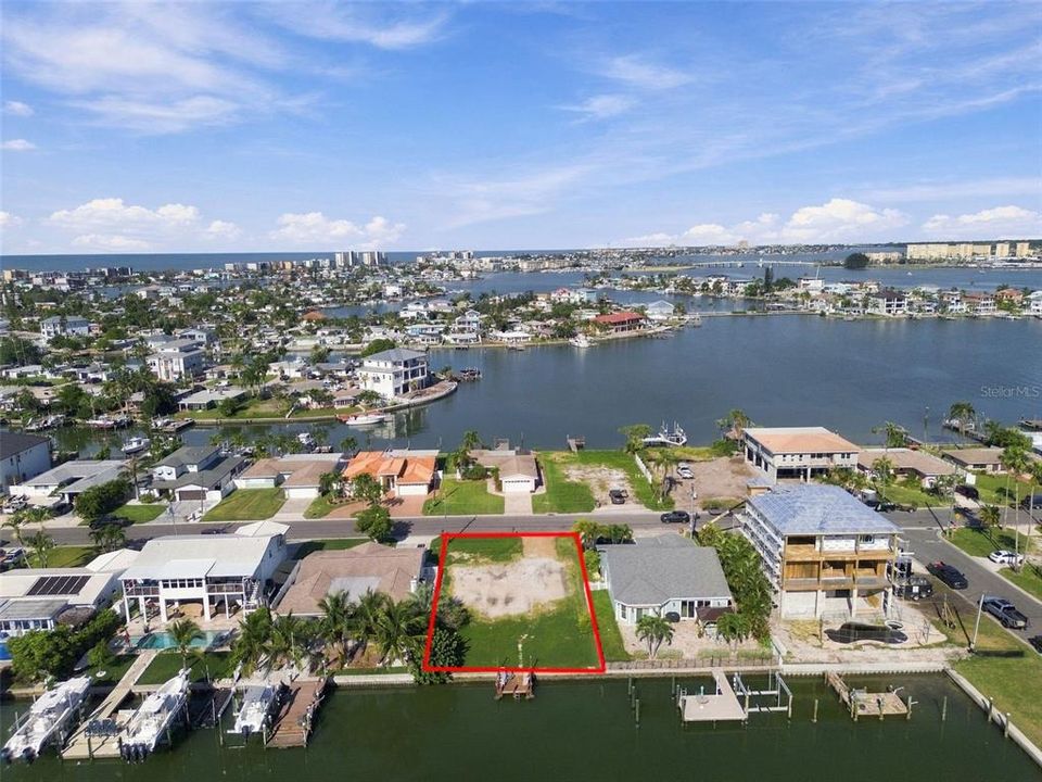 En Venta: $750,000 (0.16 acres)