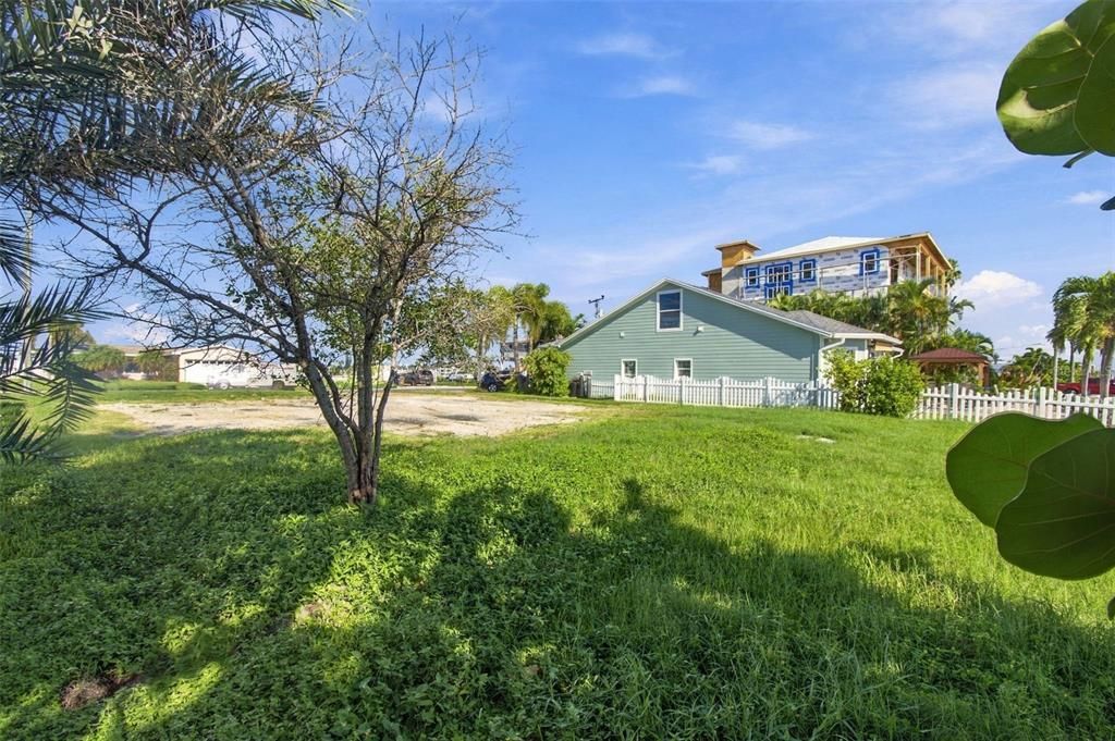 En Venta: $750,000 (0.16 acres)