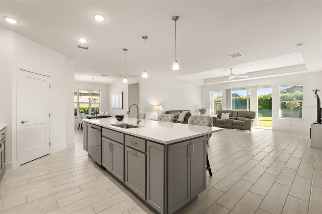 For Sale: $539,000 (3 beds, 3 baths, 2292 Square Feet)