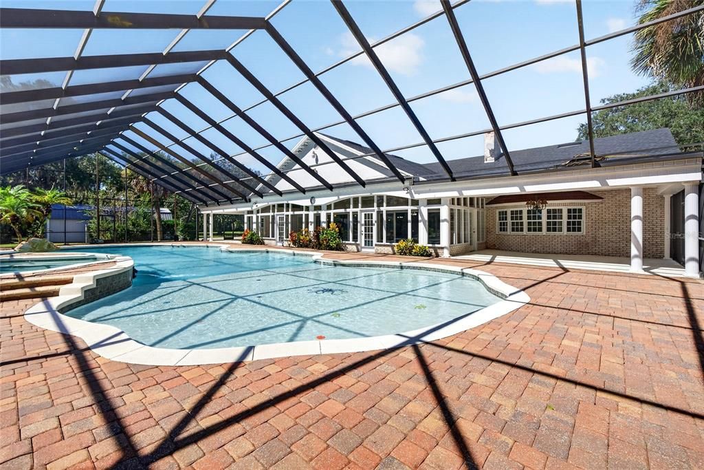 For Sale: $1,995,000 (5 beds, 4 baths, 12084 Square Feet)