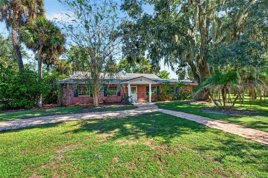 For Sale: $1,995,000 (5 beds, 4 baths, 12084 Square Feet)