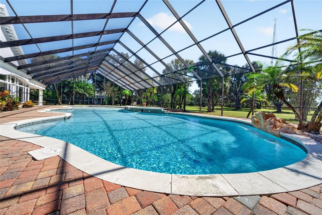 For Sale: $1,995,000 (5 beds, 4 baths, 12084 Square Feet)