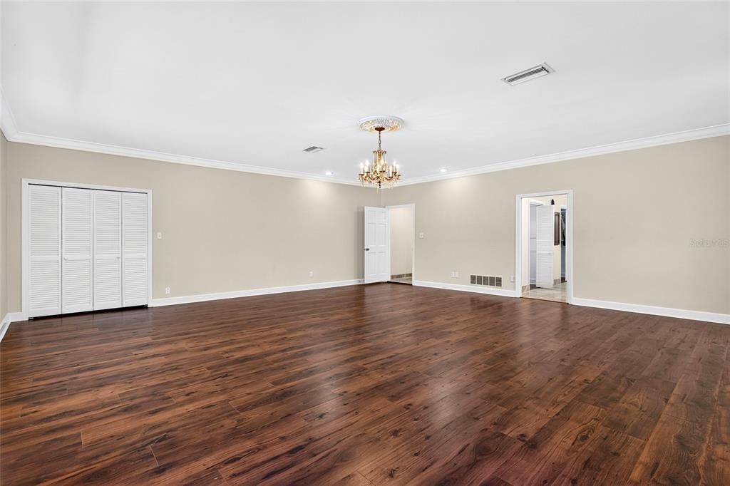For Sale: $1,995,000 (5 beds, 4 baths, 12084 Square Feet)