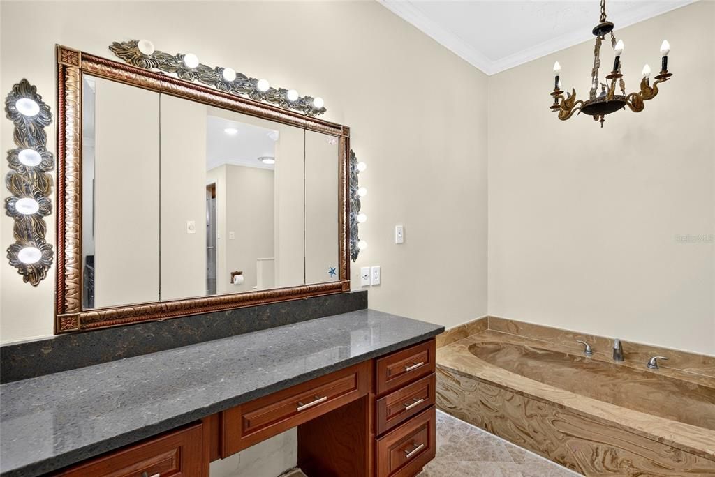 For Sale: $1,995,000 (5 beds, 4 baths, 12084 Square Feet)