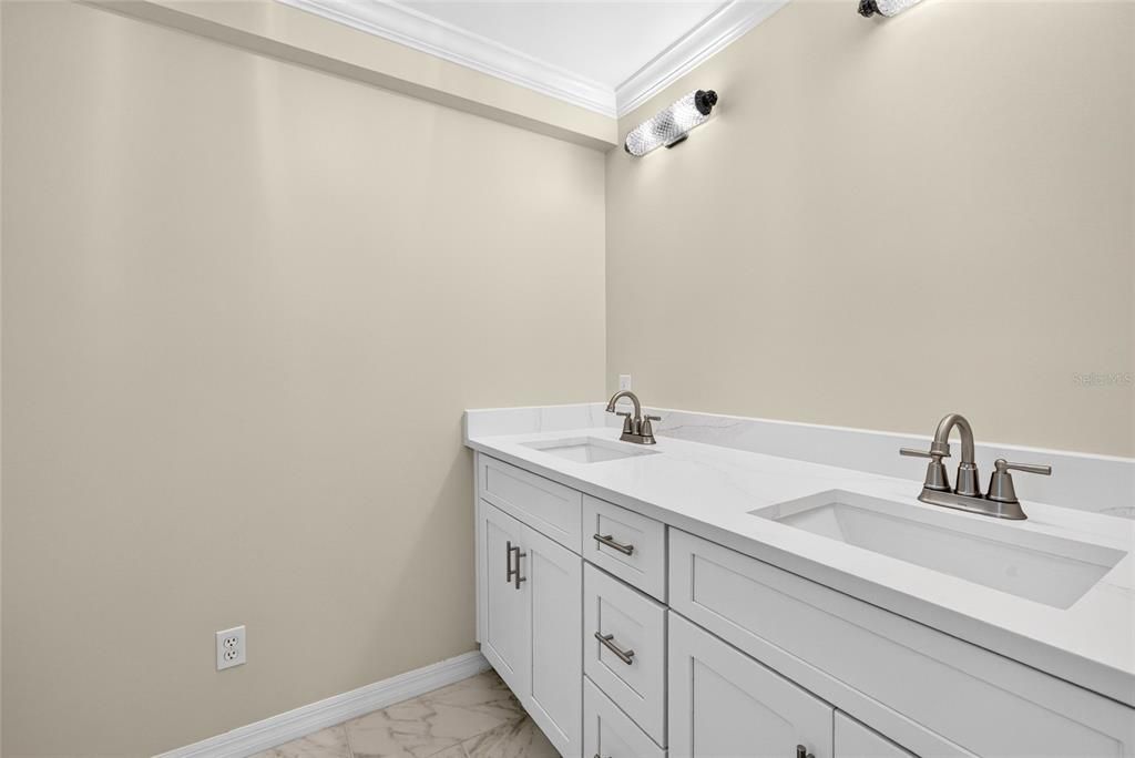 For Sale: $1,995,000 (5 beds, 4 baths, 12084 Square Feet)
