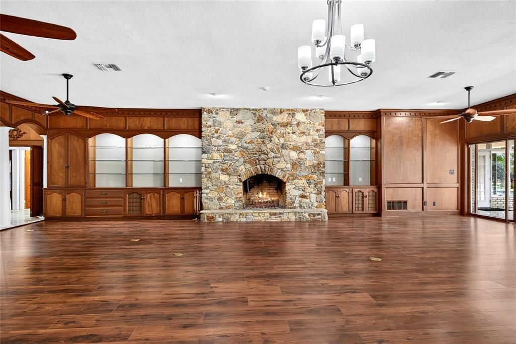 For Sale: $1,995,000 (5 beds, 4 baths, 12084 Square Feet)