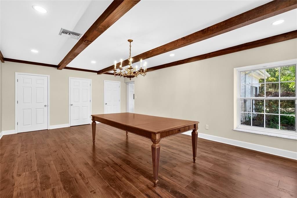 For Sale: $1,995,000 (5 beds, 4 baths, 12084 Square Feet)