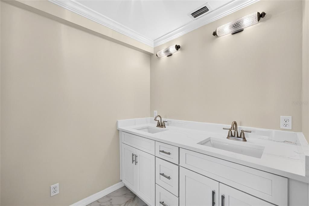 For Sale: $1,995,000 (5 beds, 4 baths, 12084 Square Feet)
