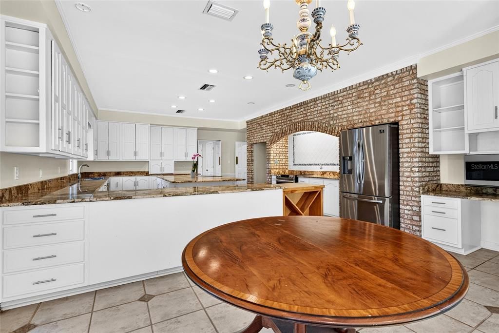 For Sale: $1,995,000 (5 beds, 4 baths, 12084 Square Feet)