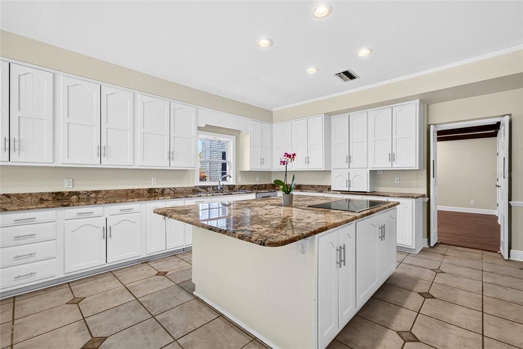 For Sale: $1,995,000 (5 beds, 4 baths, 12084 Square Feet)