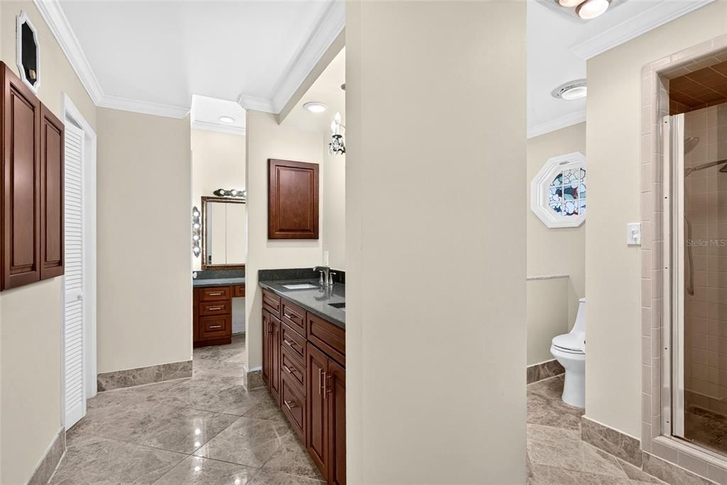 For Sale: $1,995,000 (5 beds, 4 baths, 12084 Square Feet)