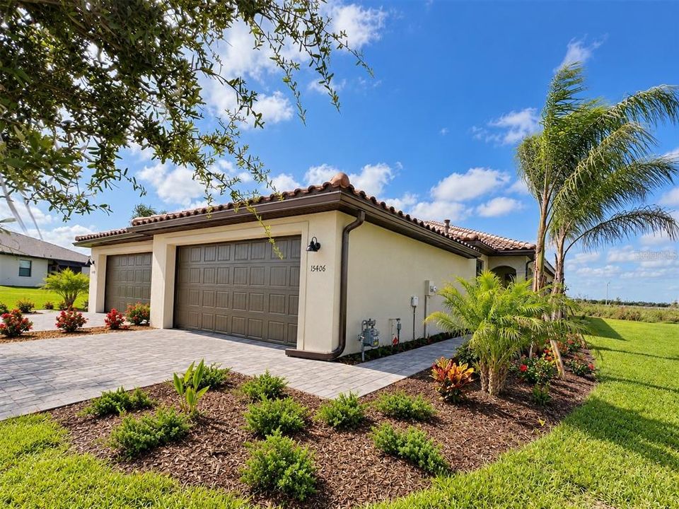 For Rent: $2,800 (2 beds, 2 baths, 1557 Square Feet)