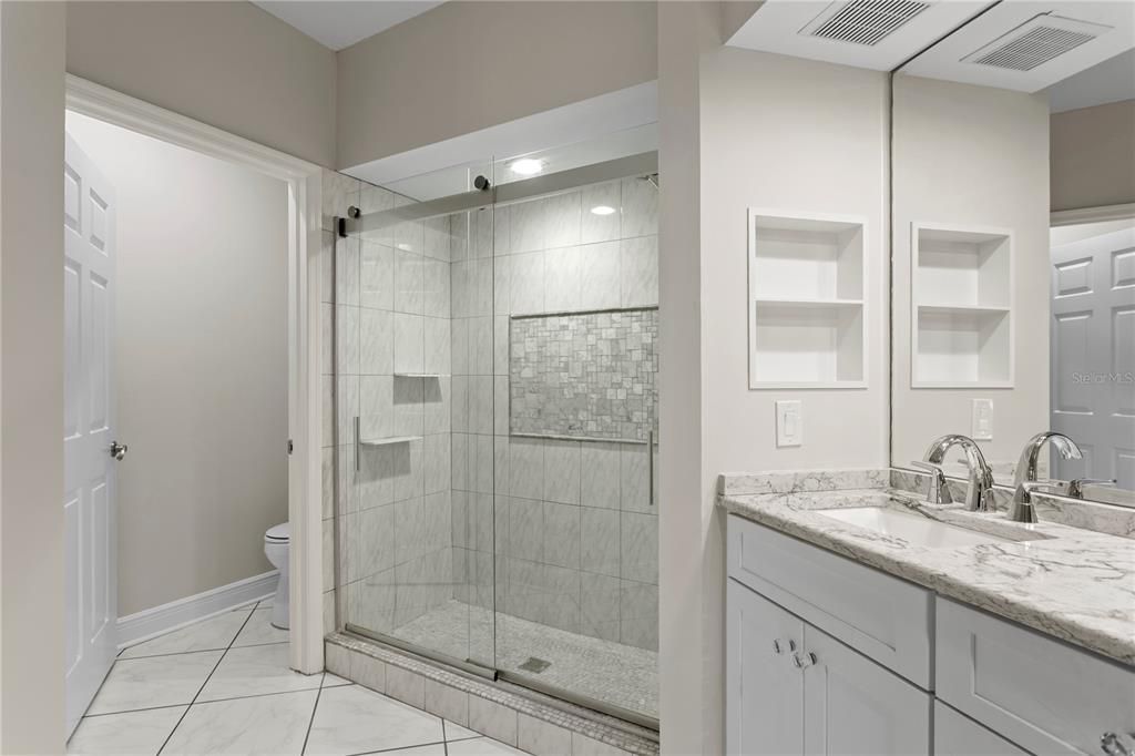 For Sale: $410,000 (2 beds, 2 baths, 1235 Square Feet)