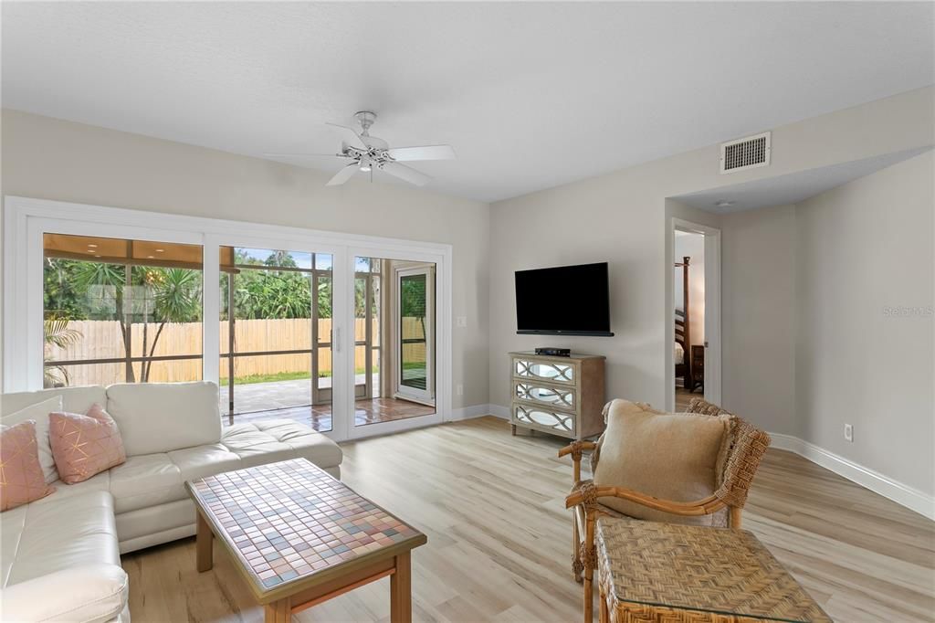 For Sale: $410,000 (2 beds, 2 baths, 1235 Square Feet)